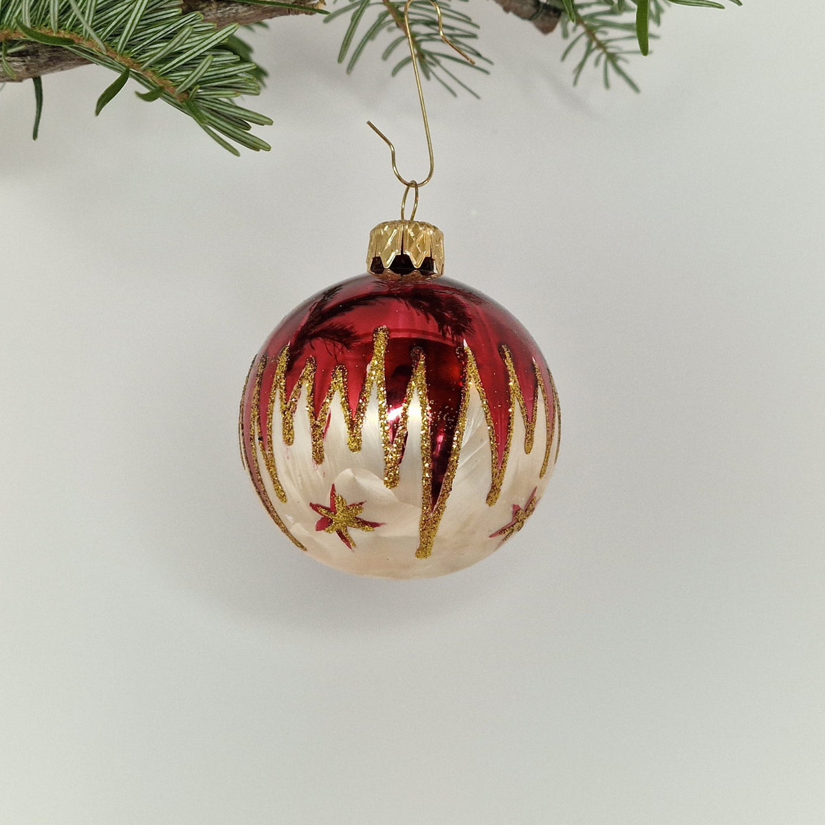 6cm, dekorerad champagnefärgad med klarröd topping - Julstämning.se