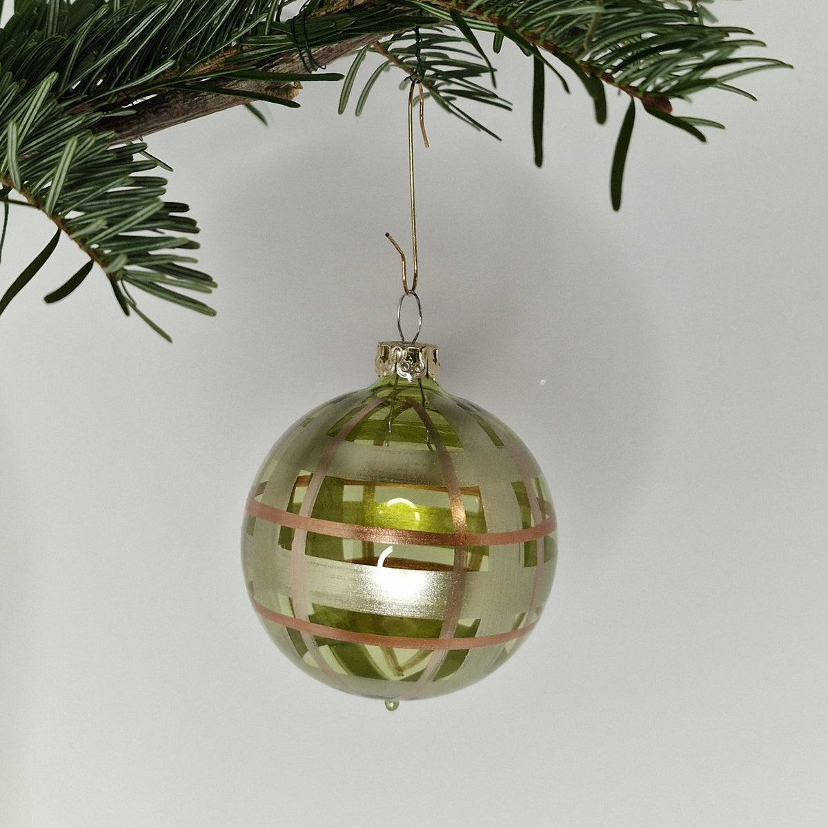 6cm, dekorerad transparent ljusgrön med mönster i vitt och koppar - Julstämning.se