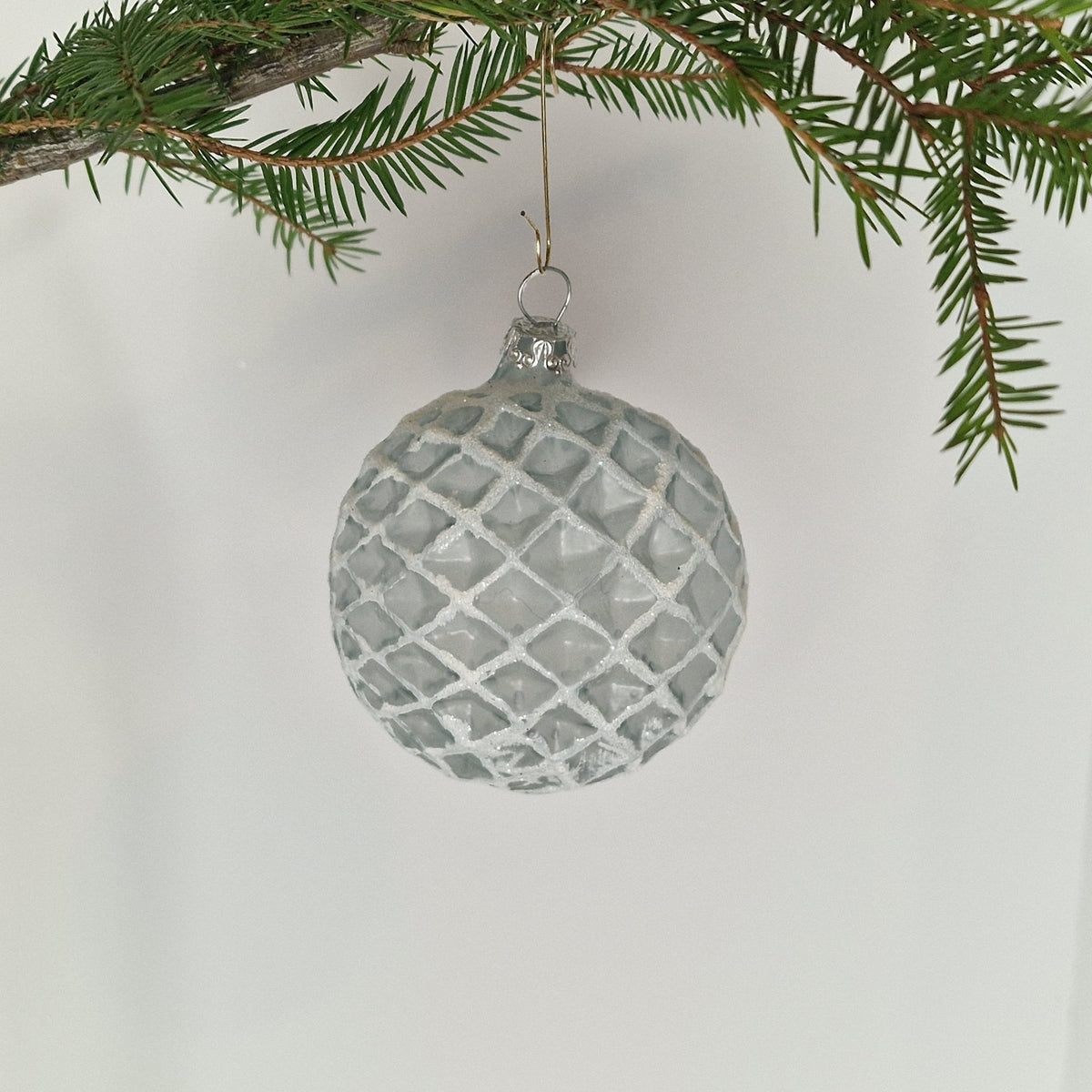 8cm dekorerad i puderblå, matt och isig - Julstämning.se