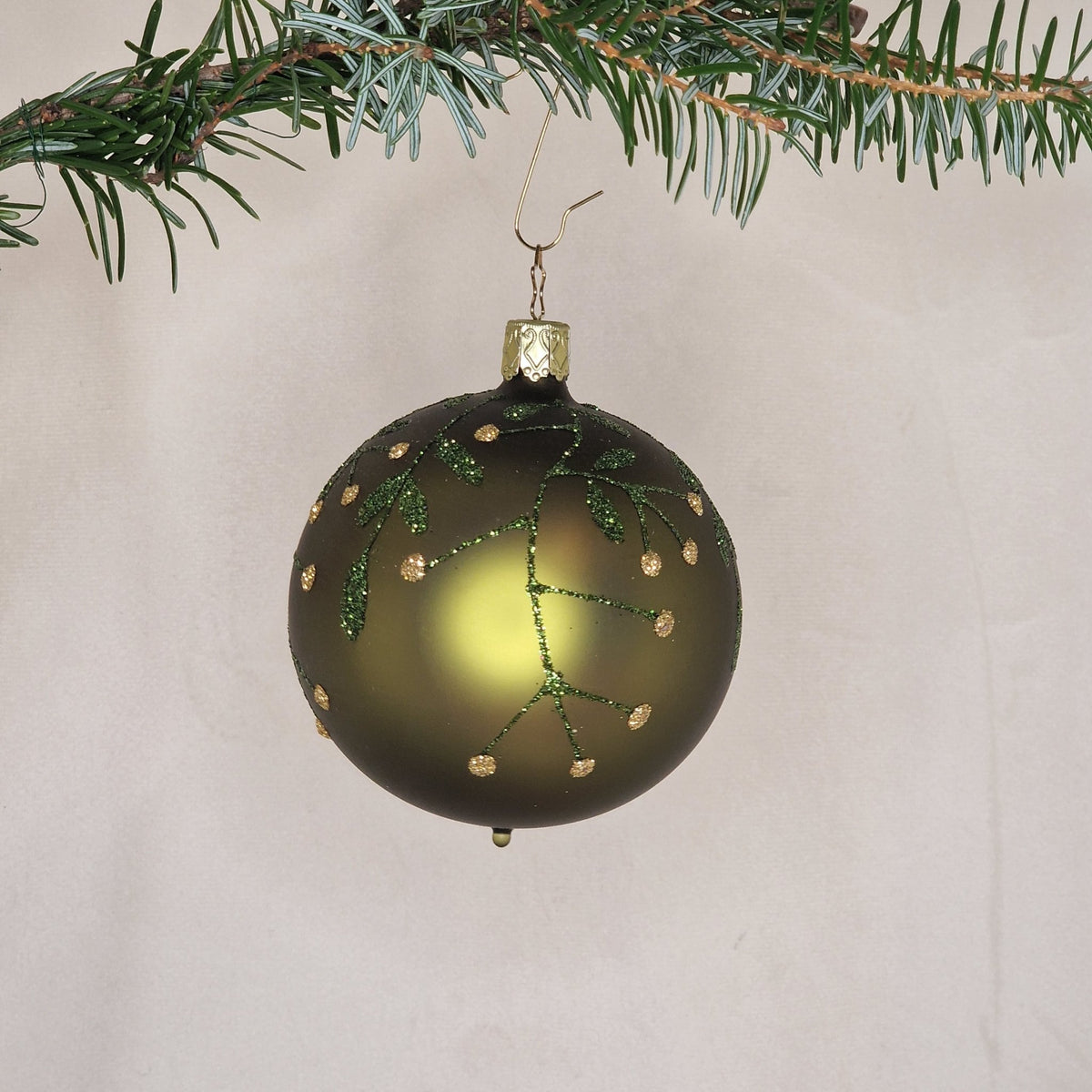 8cm matt mossgrön-lime med mistel i grönt och silver - Julstämning.se
