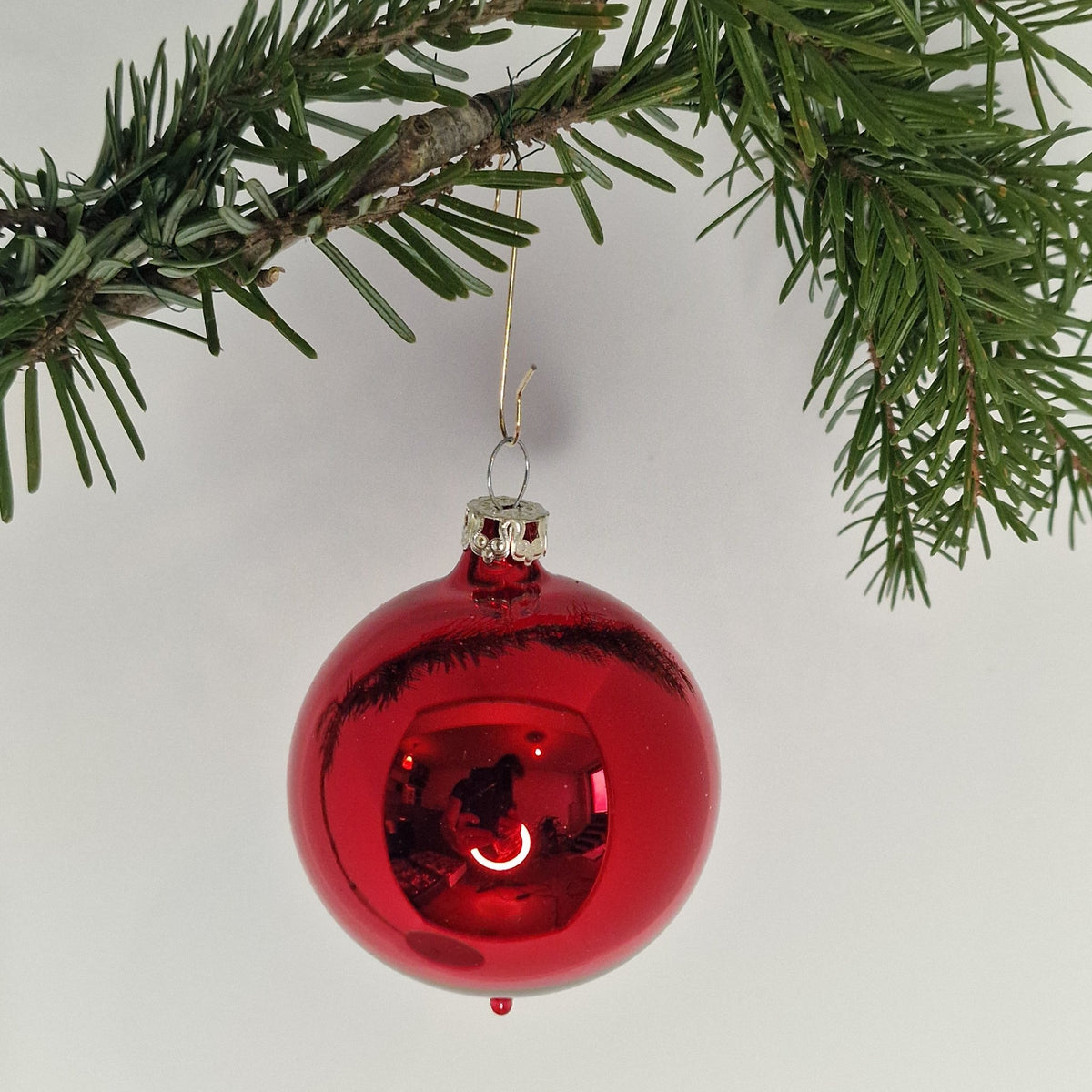 6cm enfärgad glansig klarröd - Julstämning.se