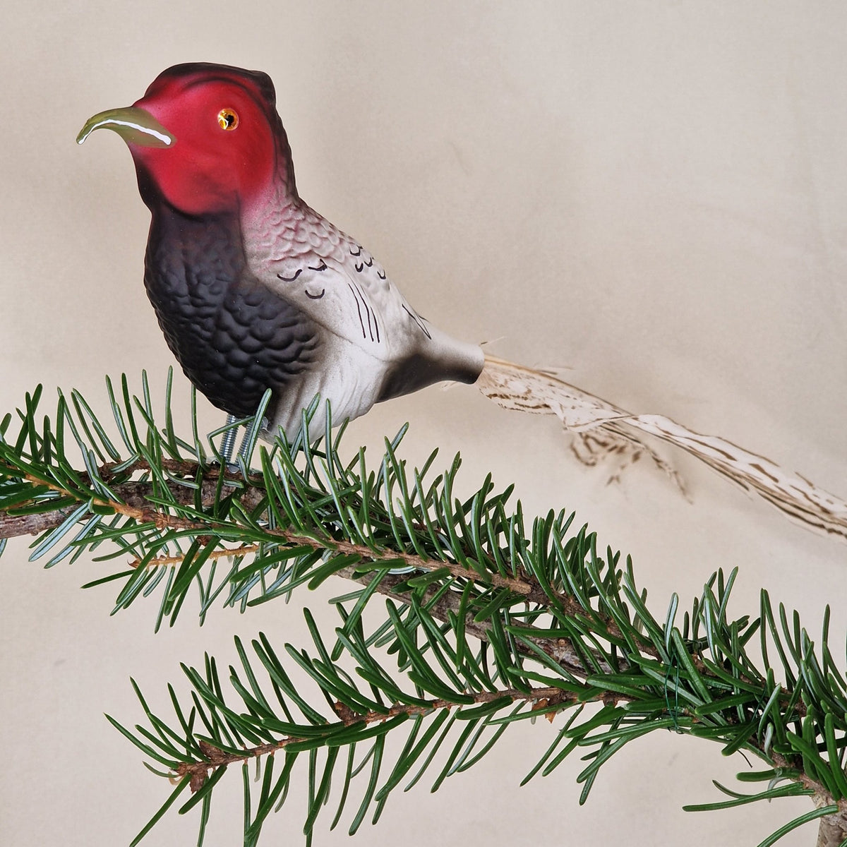 12 cm sittande fasan i svart vitt och rött - Julstämning.se