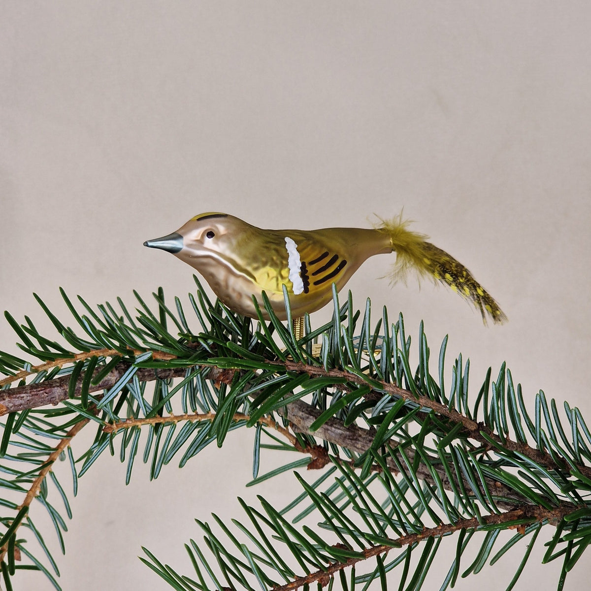 5cm kungsfågel sittandes - Julstämning.se