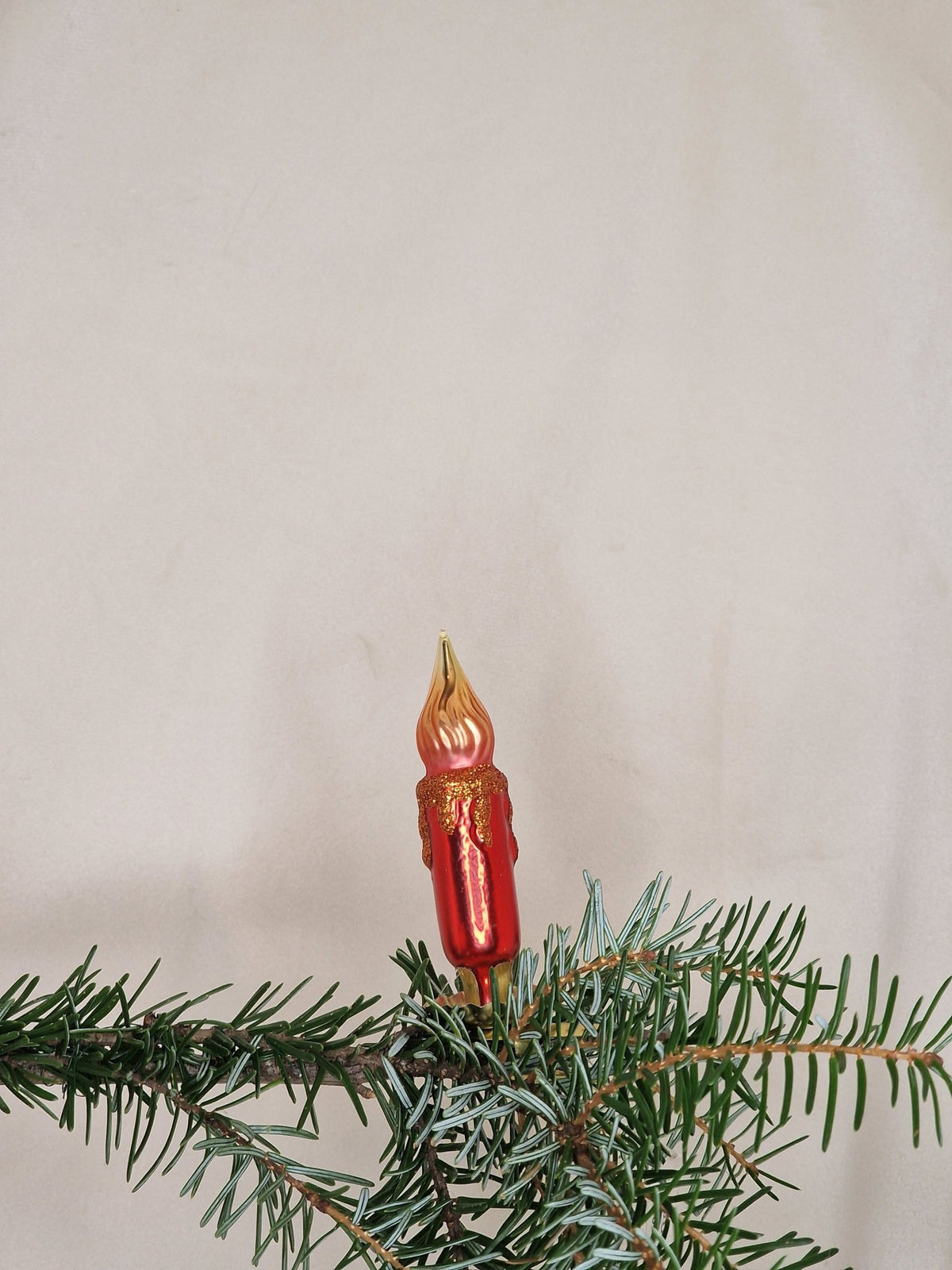 8cm klarrött juleljus - Julstämning.se