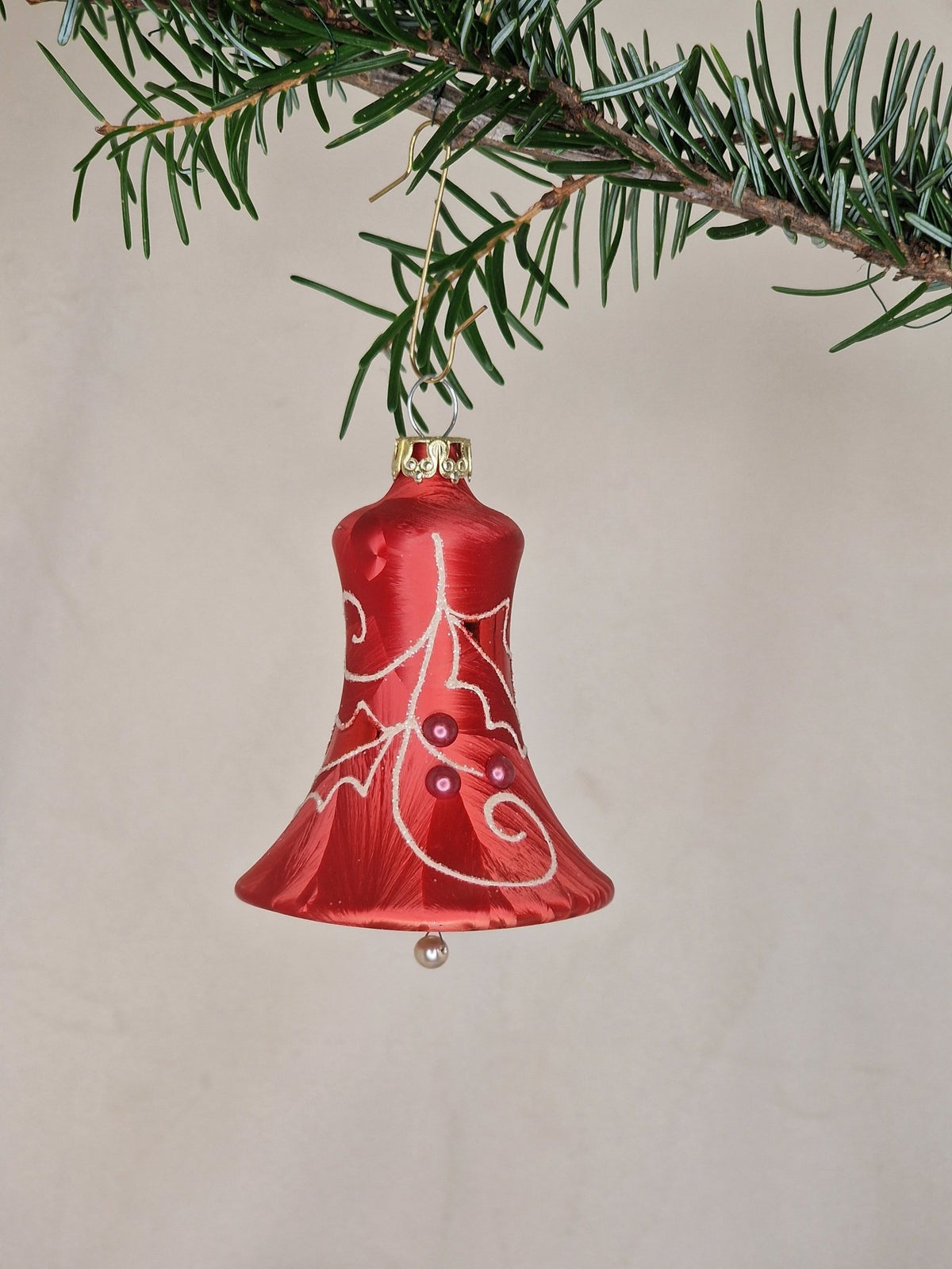 5cm hängande klocka klarröd frostad - Julstämning.se