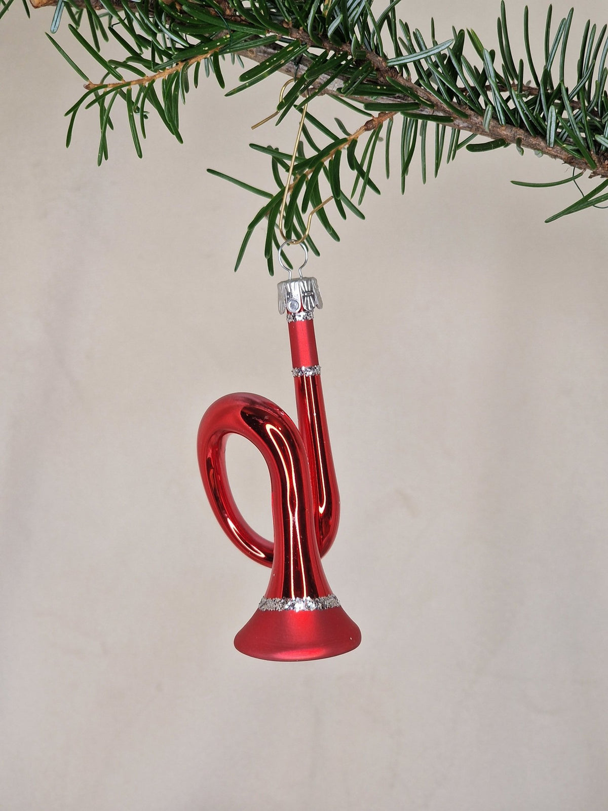 8cm hängande trumpet i klarrött - Julstämning.se