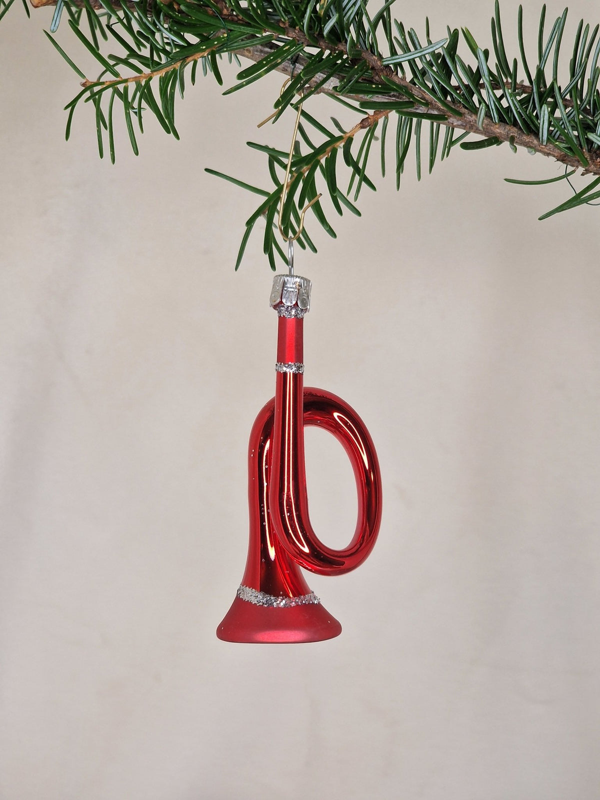 8cm hängande trumpet i klarrött - Julstämning.se