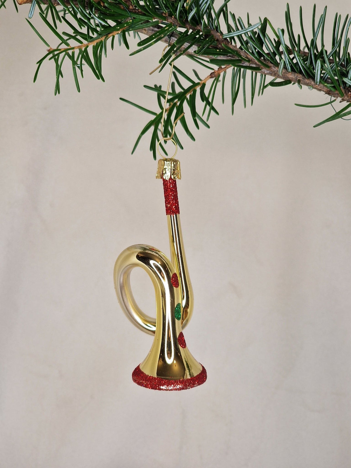 8cm hängande trumpet i guld - Julstämning.se