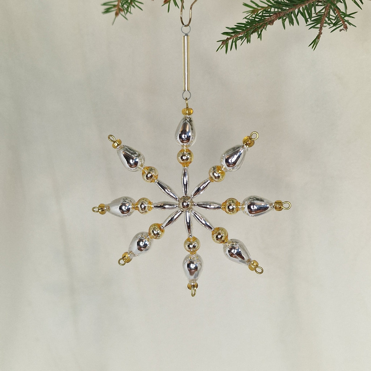 8-stjärnig snöflinga i guld och silver - Julstämning.se