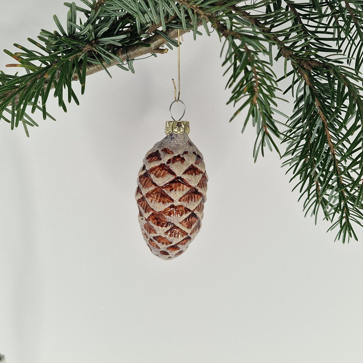 6cm dekorerad transparent brun med vitt - Julstämning.se
