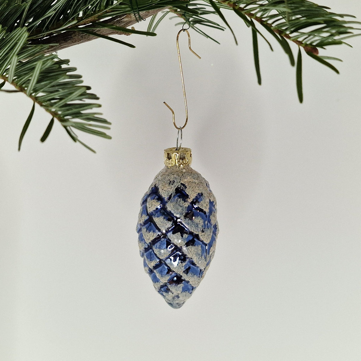 6cm dekorerad glansig isblå med glitter - Julstämning.se