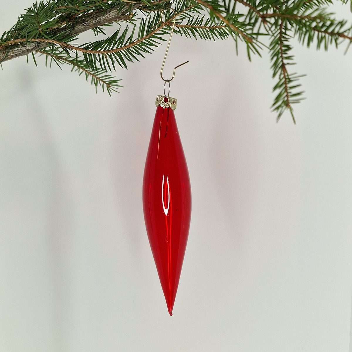12cm transparent olivformad kula i klarrött - Julstämning.se