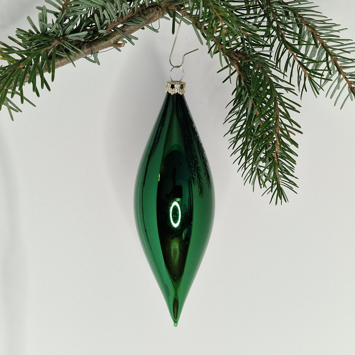 15cm glansig olivformad kula i grönt - Julstämning.se
