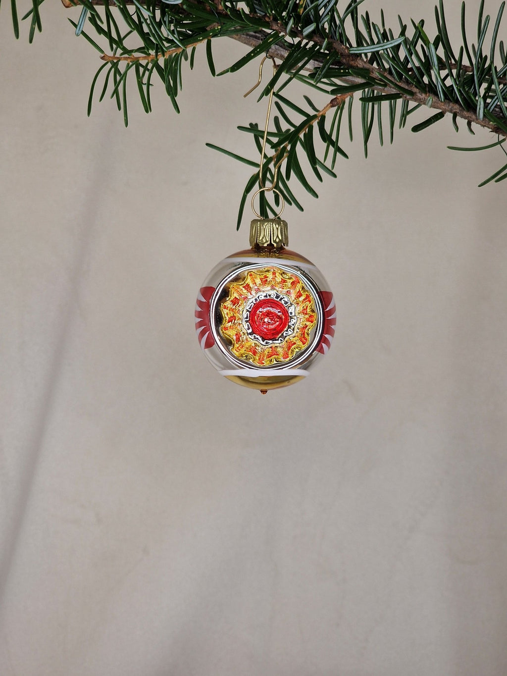 4cm silver röd guld reflektorkula - Julstämning.se
