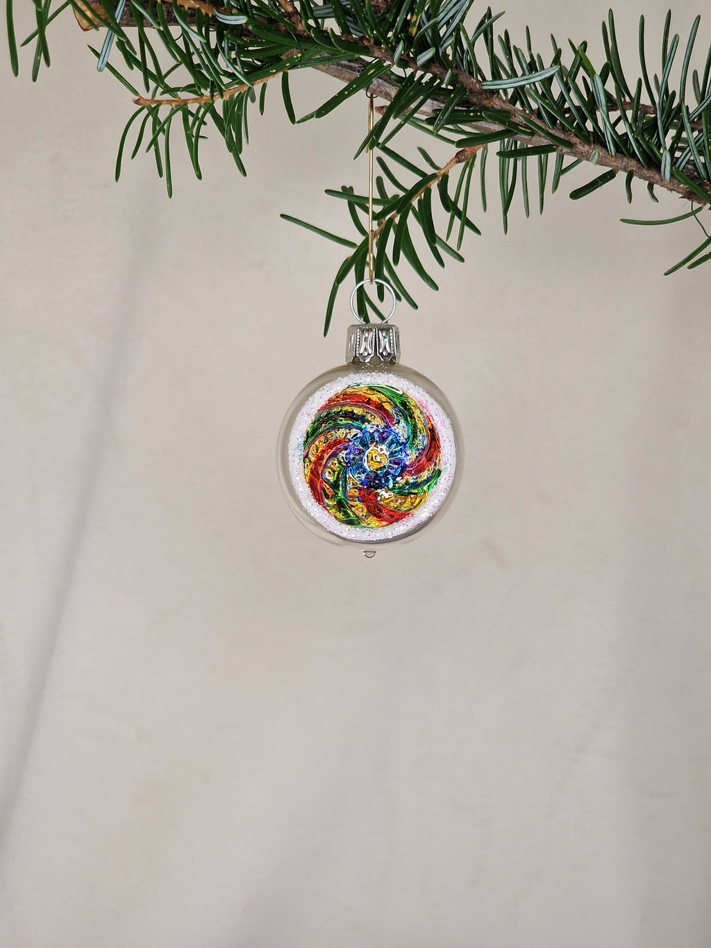 4cm reflektorkula i silver med flerfärgad "swirl" mönstrad reflektor