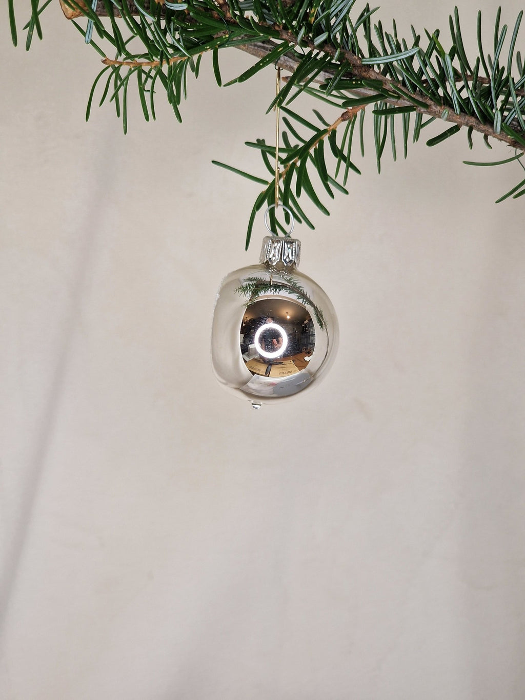 4cm reflektorkula i silver med flerfärgad "swirl" mönstrad reflektor