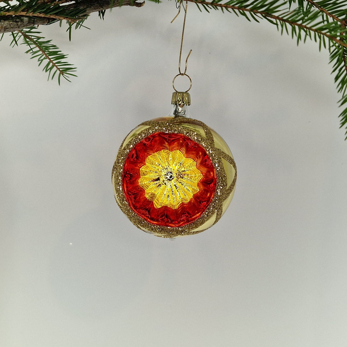 6cm reflektorkula i silver och guld med glitter samt guldig-röd reflektor