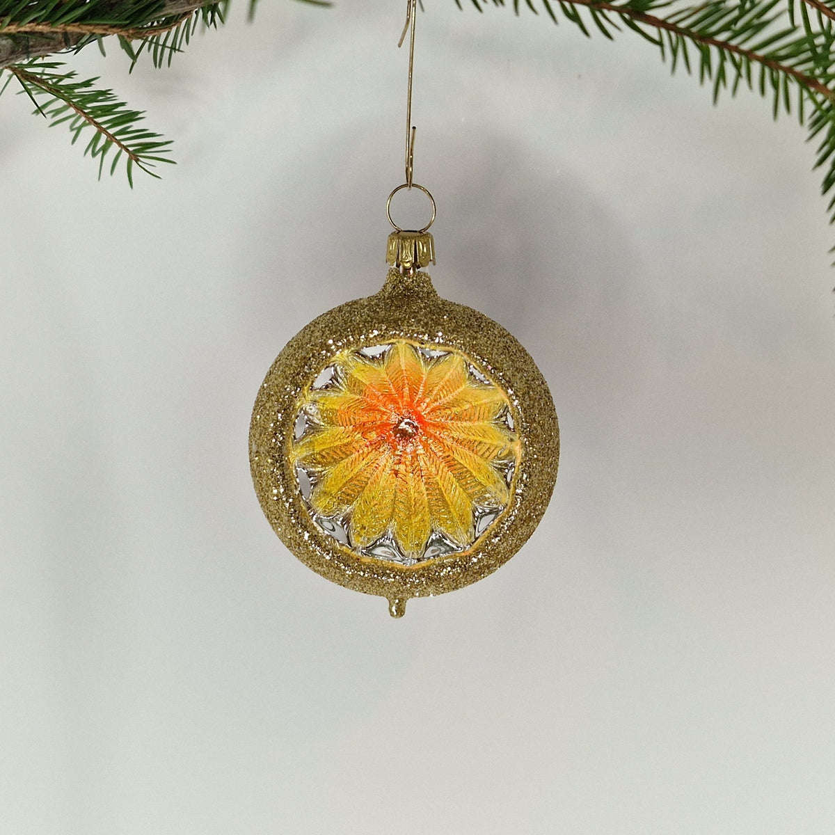 6cm reflektorkula i silver och guldglitter med reflektor i silver, guld och orange-gul - Julstämning.se