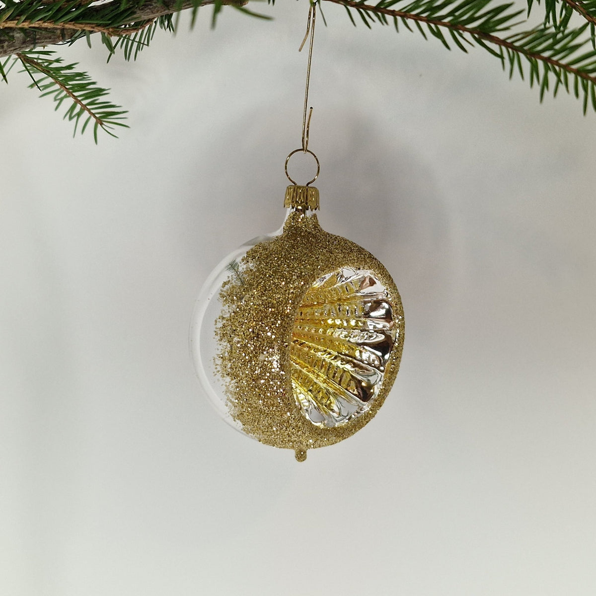 6cm reflektorkula i silver och guldglitter med reflektor i silver, guld och orange-gul - Julstämning.se