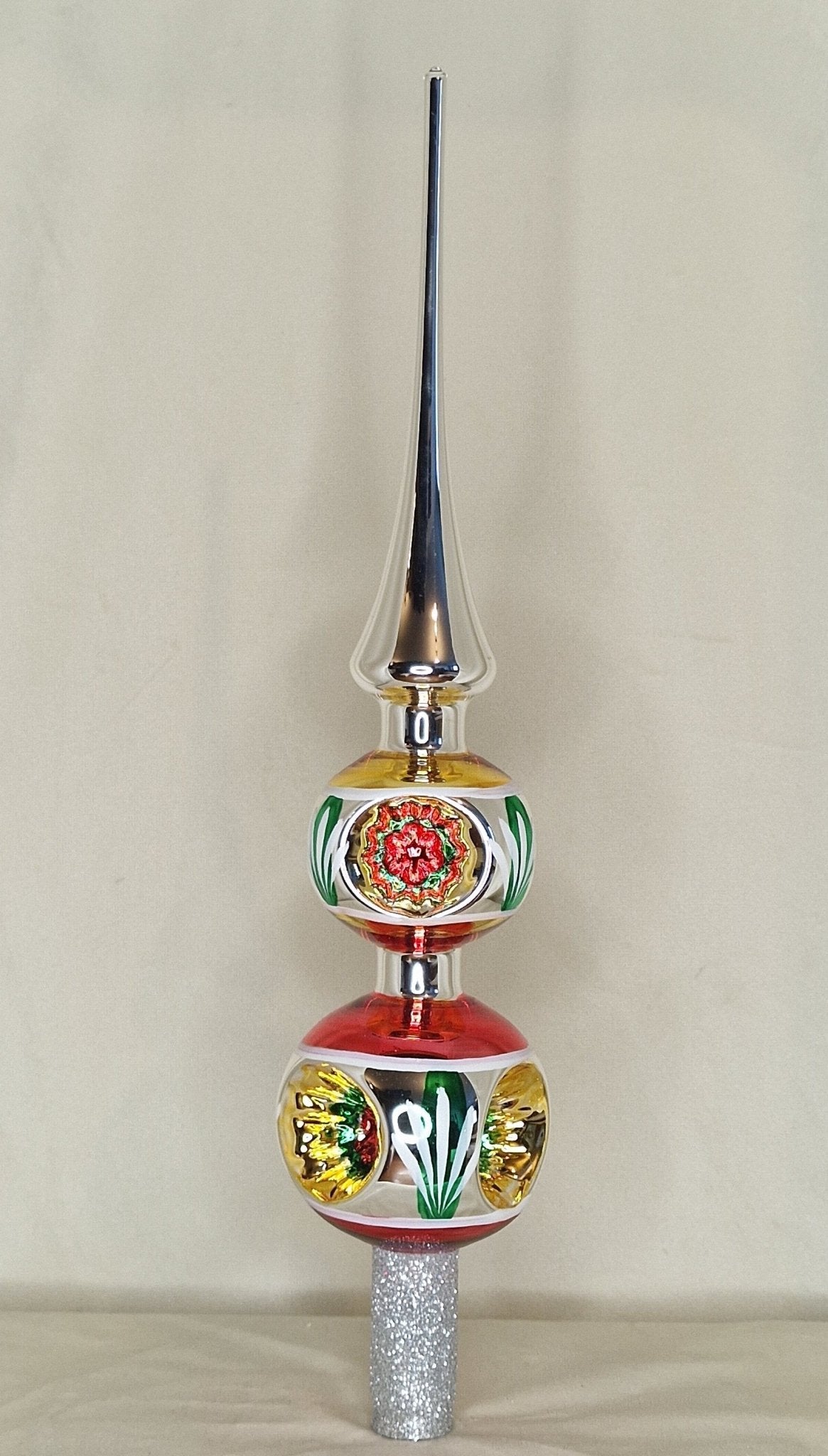 30cm spira i silver, rött, guld grönt med 2 kulor och 3 reflektorer - Julstämning.se