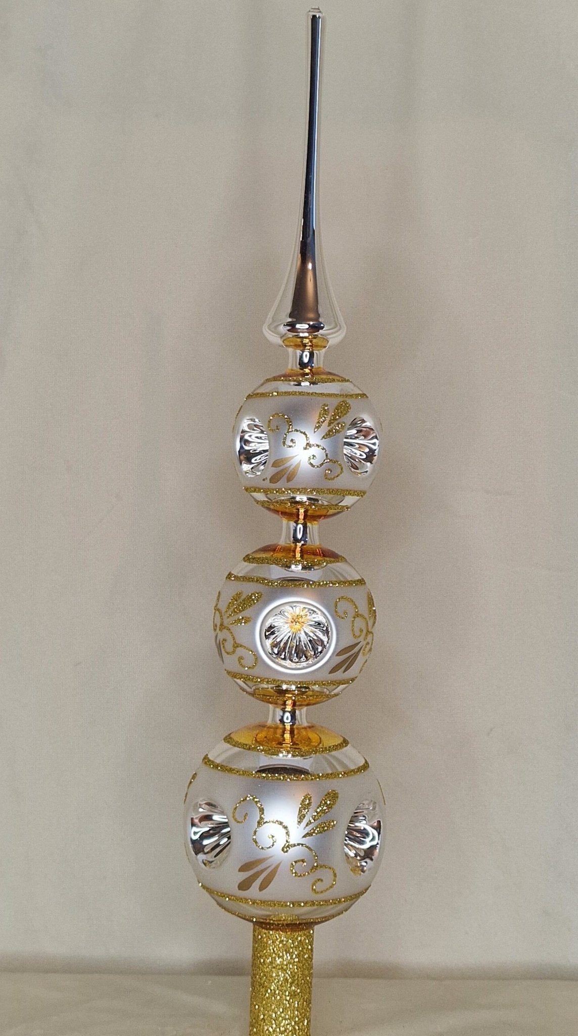 35cm spira i silver och guld, 3 kulor och 9 reflektorer - Julstämning.se