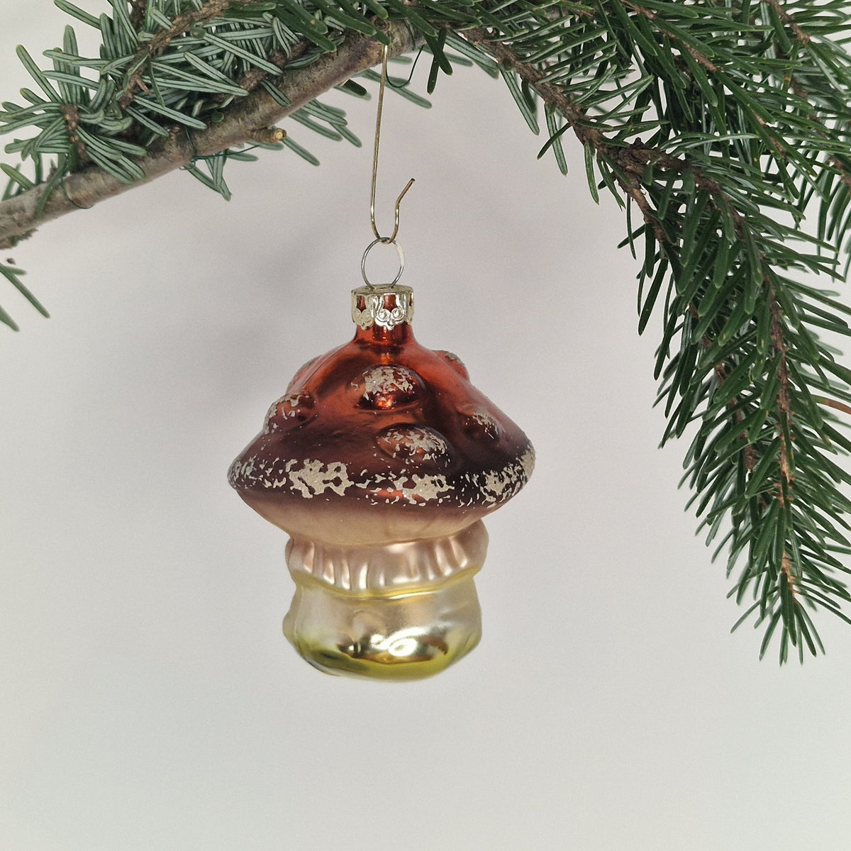 6cm hängande brun, kopparfärgad svamp - Julstämning.se