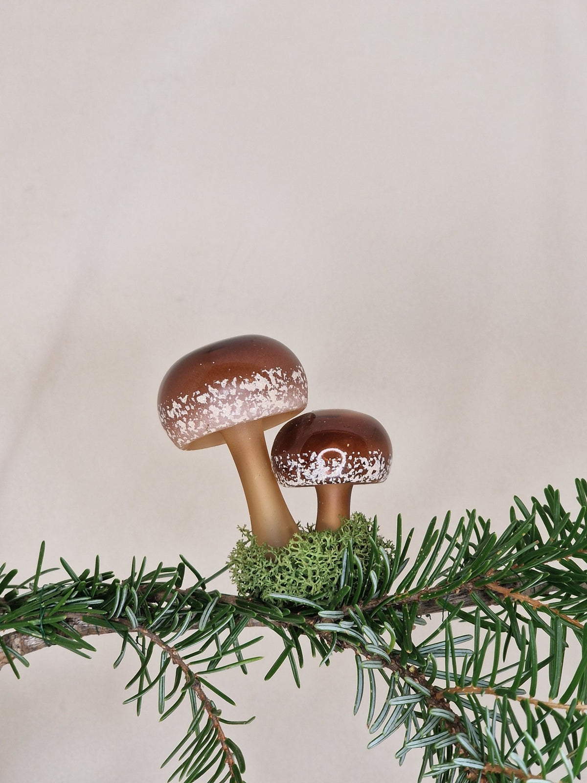 8cm brun med grön mossa - Julstämning.se