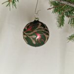 Mossgrön med bärkvist och guldglitter